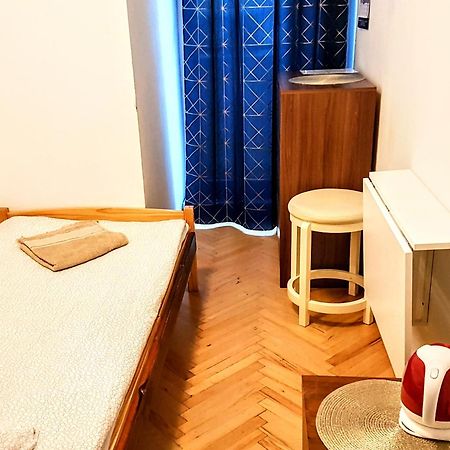 Niebieski Meander Pokoje Blisko Metra Варшава Екстер'єр фото
